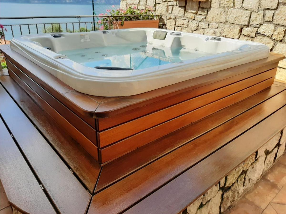 Bmp Apartment Deluxe 1 Jacuzzi Riscaldata Privata Vista Lago Di Garda 布雷佐内加尔达 外观 照片
