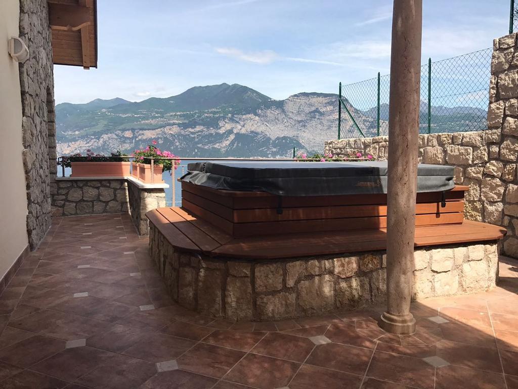 Bmp Apartment Deluxe 1 Jacuzzi Riscaldata Privata Vista Lago Di Garda 布雷佐内加尔达 外观 照片